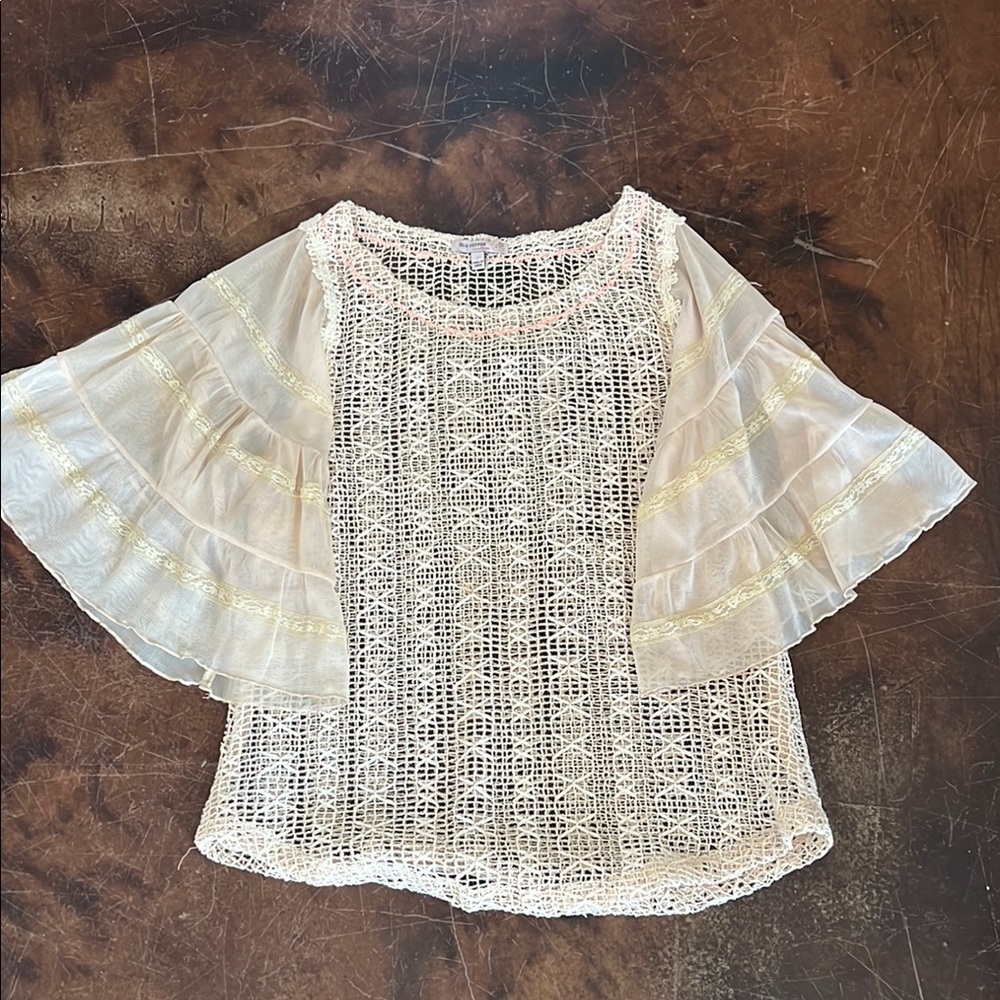 Women’s boutique lace flowy sleeves cream colored size Large Western flare